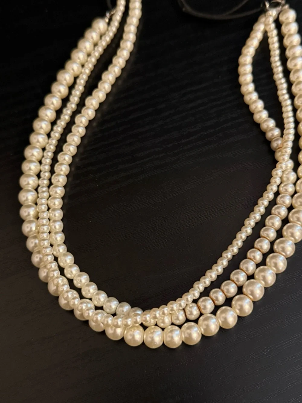 Classic Faux Pearl Beaded Necklace - Cream‎ Pearlescent Finish (n3)